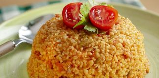 Türk mutfağının temel taşlarından biri olan bulgur, geçmişten günümüze sofralardaki yerini korumaya devam ediyor. Son yıllarda artan sağlıklı yaşam bilinciyle birlikte bulgur tüketimi, yalnızca geleneksel alışkanlıkların değil, modern sağlıklı beslenme anlayışının da önemli bir parçası haline geldi. Hem ekonomik hem de besleyici bir gıda olması, bulguru her yaştan birey için değerli kılıyor. Konulu bir haber görseli.