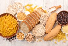 Son yıllarda beslenme alışkanlıklarında dikkat çekici bir dönüşüm yaşanıyor. Özellikle gıdaların içeriğine yönelik artan farkındalık, bireyleri daha sade ve doğal beslenme modellerine yöneltiyor. Bu modeller arasında glutensiz doğal beslenme, yalnızca çölyak hastaları için değil, genel sağlığını korumak isteyen geniş bir kesim için de ilgi odağı haline gelmiş durumda. İşlenmiş gıdalardan uzak durma eğilimi, glutensiz beslenmenin doğal içeriklerle birleşmesini daha da anlamlı kılıyor. Konulu bir haber görseli.