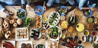 Dünya mutfağı restoranları, farklı kültürlerin yeme içme anlayışını tek bir çatı altında buluşturan özel mekânlar olarak gastronomi dünyasında önemli bir yere sahiptir. Küreselleşmenin etkisiyle birlikte seyahat etmeden farklı ülkelerin tatlarını deneyimleme isteği artmış, bu durum dünya mutfağı restoranları kavramını daha da popüler hâle getirmiştir. Bugün büyük şehirlerden küçük yerleşimlere kadar pek çok noktada bu restoranlara rastlamak mümkündür. Konulu bir haber görseli.