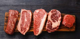 Organik kırmızı et, son yıllarda gıda güvenliği ve sağlıklı beslenme konularına artan ilgiyle birlikte tüketicilerin daha fazla dikkatini çekmeye başladı. Geleneksel üretim yöntemlerine kıyasla daha kontrollü ve doğal süreçlerden geçen bu ürünler, hem besin değeri hem de üretim koşulları açısından farklı bir noktada duruyor. Özellikle katkı maddeleri, hormon ve antibiyotik kullanımı konusundaki endişeler, organik kırmızı et tüketimini giderek daha cazip hale getiriyor. Konulu bir haber görseli.