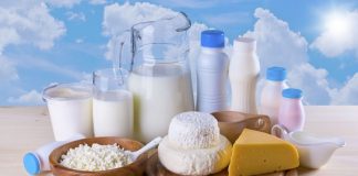 Türkiye’de son yıllarda sağlıklı yaşam bilincinin artmasıyla birlikte organik süt ürünleri pazarı dikkat çekici bir büyüme sergiliyor. Tüketiciler artık yalnızca doyurucu değil, aynı zamanda güvenilir ve doğaya saygılı gıdaları tercih etmeye yöneliyor. Bu eğilim, özellikle organik süt, organik yoğurt, organik peynir ve organik tereyağı gibi ürünlerin hem büyük şehirlerde hem de Anadolu’da daha fazla talep görmesine neden oluyor. Konulu bir haber görseli.