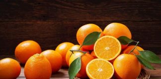 Akdeniz ikliminin en karakteristik meyvelerinden biri olan portakal, ferahlatıcı tadı ve besleyici yapısıyla yüzyıllardır insan yaşamının önemli bir parçası olmuştur. Parlak rengi ve kendine özgü aromasıyla dikkat çeken portakal, yalnızca bir meyve değil; aynı zamanda sağlık, tarım ve kültürle iç içe geçmiş güçlü bir değerdir. Günümüzde artan sağlıklı beslenme eğilimleriyle birlikte portakal tüketimi, hem geleneksel hem de modern sofralarda yeniden ön plana çıkmaktadır. Konulu bir haber görseli.