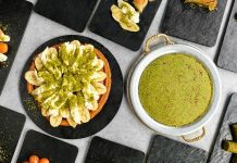 Günümüz şehir yaşamında tatlıcılar, yalnızca şekerli lezzetlerin satıldığı mekânlar olmaktan çıkarak sosyal hayatın önemli duraklarından biri hâline gelmiştir. Geleneksel tatlılardan modern sunumlara kadar geniş bir yelpazeye sahip olan tatlıcılar, hem nostalji arayanlara hem de yeni tatlar keşfetmek isteyenlere hitap eder. Bu yönüyle tatlıcılar, gastronomi kültürünün canlı ve sürekli dönüşen bir parçası olarak öne çıkar. Konulu bir haber görseli.